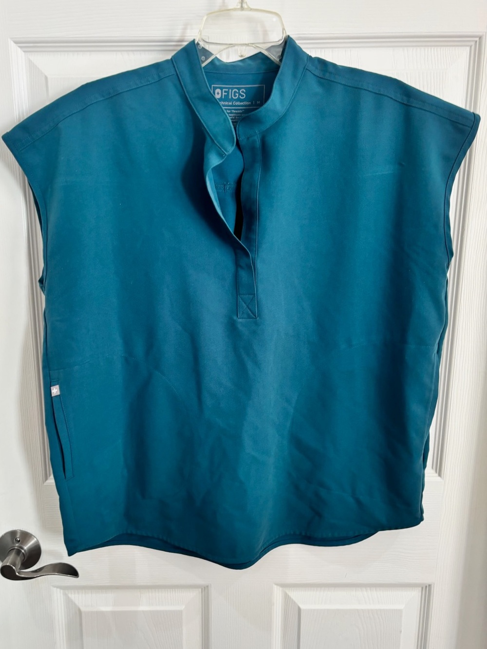 FIGS Srub Top Teal Sleeveless with Mandarin Collar
